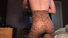 Sexy ass in patterned leggings Thumb