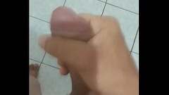 NOVINHO TOCANDO UMA PUNHETA GOSTOSA Thumb