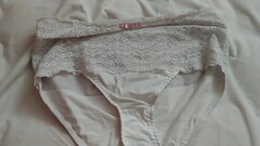 masturb&aacute_ndome con los panties de mi novia Thumb