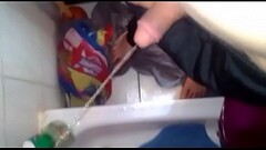 wieder mal bei Freunden zu Besuch und in deren dusche gepisst Thumb