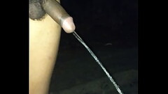 Cafuso mijando com pau meia bomba Thumb