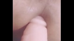 Novinho brinca com o dildo de 18cm Thumb