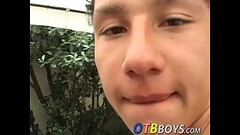 Skinny amateur twinks have an outdoor cock sucking session Thumb