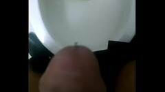 desi guy pissing Thumb