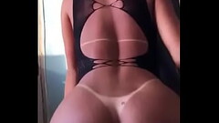 Bellissima culona che galoppa sul cazzo duro del suo stallone Thumb