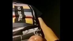 Masturb&aacute_ndose en su habitaci&oacute_n Thumb