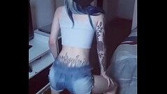Novinha del&iacute_cia dan&ccedil_ando FUNK de SHORTINHO JEANS Thumb