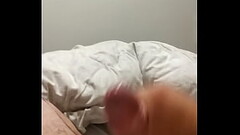 Tio se pajea hasta que se corre Thumb