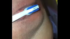 se excita con un cepillo Thumb