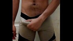 Colombiano caliente y velludo en el ba&ntilde_o del trabajo Thumb