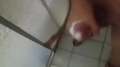 Meu amigo se masturbando no banho parte do goso, cum Thumb