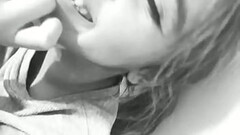 Chica se masturba y se graba Thumb