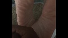 Jerkoff on mature soles Thumb