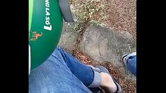 Anh shipper giao h&agrave_ng nhanh quận 2 đang giao nứng qu&aacute_ kiếm chổ sục Thumb