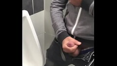 exhib au chiottes.MP4 Thumb