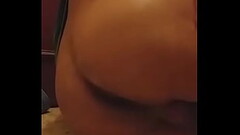 Travesti de closet masturbandose el ano con toda la.mano Thumb