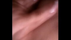 hermosa chica dandose dedo Thumb
