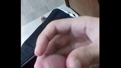 babando o pau e gozando no banheiro Thumb