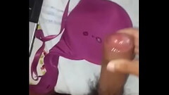 Masturbandome en el sosten de mi tia y manchandolo de semen Thumb