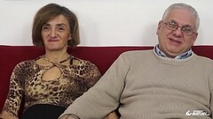 SCAMBISTI MATURI - Mature Italian swinger gets her ass fucked and pussy Thumb