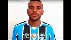 Jogador do gremio pelado no vesti&aacute_rio - L&eacute_o Gomes pelado gremio Thumb