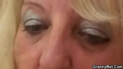 Young dude picks up and fucks blonde granny Thumb