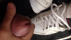 Cum on my Nike / Gozando no meu Nike branco Thumb