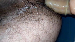 Hairy ass dildo | Jugando con el consolador en la ba&ntilde_era Thumb