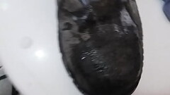 Me acabei no sapat&atilde_o do meu vizinho, gozei nele e cuspi muito Thumb