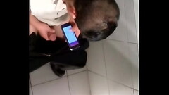 mercaderista d laive se masturba en el ba&ntilde_o 4 Thumb