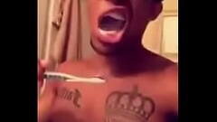Neg&atilde_o da picona escovndo os dentes | Black man brushing teeth | monster cock Thumb