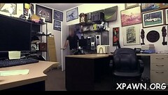 Non-professional is tricked by man Thumb