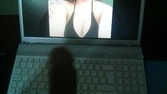 Masturbandome con una foto de las tetas de wendy Thumb