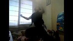 Uke canosito baila sensualmente con bolsa en la cabeza y penetra peluche. Thumb