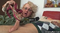 Shaved pussy grandma pleases young boy Thumb