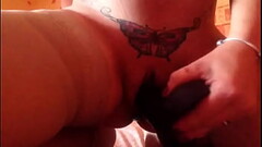 Pute a black troyenne joue avec un enorme gode Thumb