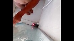 Tomando banho de pau meia bomba Thumb
