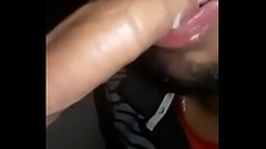 Gozou na minha boca e eu cuspi no pau do novinho Thumb