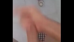 Batendo punheta no banho Thumb