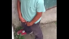 neighbor'_s friend pissing / amigo de mi vecino orinando Thumb