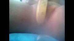 Mi puta masturb&aacute_ndose con un platano Thumb