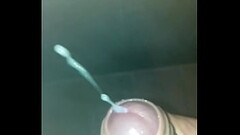 Punheta no banheiro , gozando gostoso, osasco Thumb