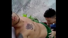 Sucking Guy On Street-Mamando en la calle --VISITA---www.gaytubate.com Thumb