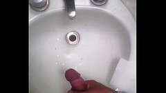 Rica masturbada en el ba&ntilde_o, Thumb