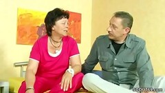 Mutti und Papa probieren was neues im Bett aus Thumb