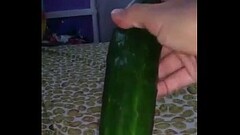 masturbandose con el pepino. Thumb