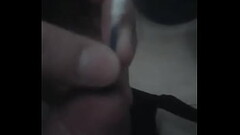 Homem enfia o cotonete no pau ( Swab on penis) Thumb