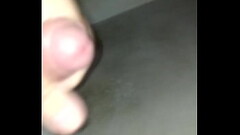 Gordinho gozando muito com o pau grosso! Thumb