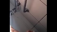 Amigo foi ao banheiro bater uma pra mim Thumb