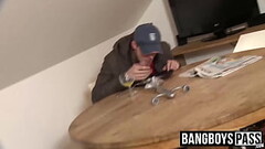 Homeless twink will do anything for food and freash bed Thumb